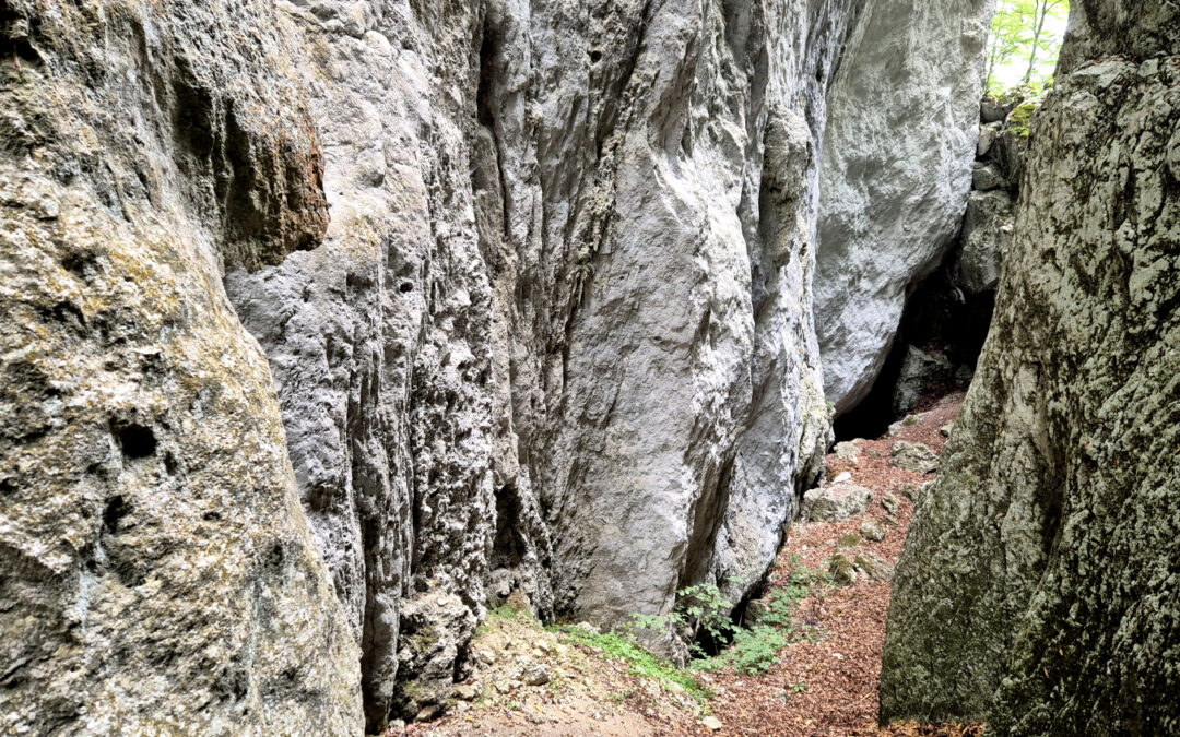 DA ARSITA ALLE GOLE DELL’INFERNO SPACCATO (GRAN SASSO)