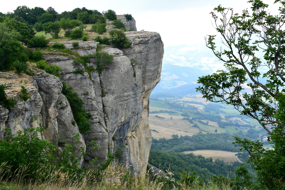 L’ANELLO DELLA PIETRA DI BISMANTOVA (PARCO DELL’APPENNINO TOSCO-EMILIANO, EMILIA)