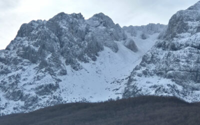 CON LE CIASPOLE AI PIEDI DEL CANALONE MAIORI (MONTE SIRENTE)